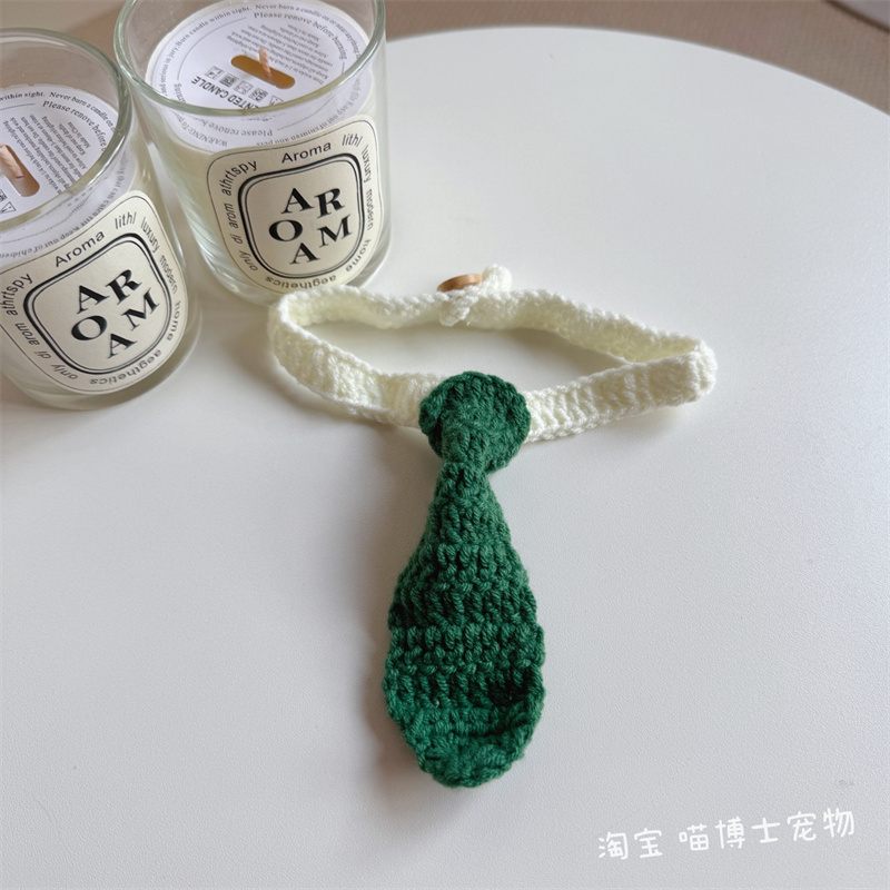 Purely handmade crocheted scarf, collar, accessories, pet cat and dog saliva towel, cute bow tie, hat collar