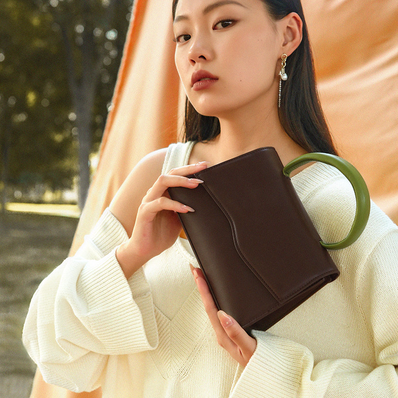 简佰格女高级感小众轻奢2021斜挎包 简佰格女士包袋