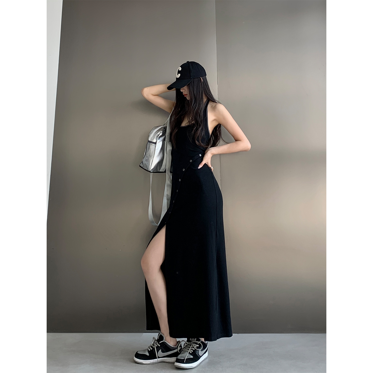PAPERLLL辛间设计感裙子挂脖针织黑色连衣裙女夏季2024新款长裙