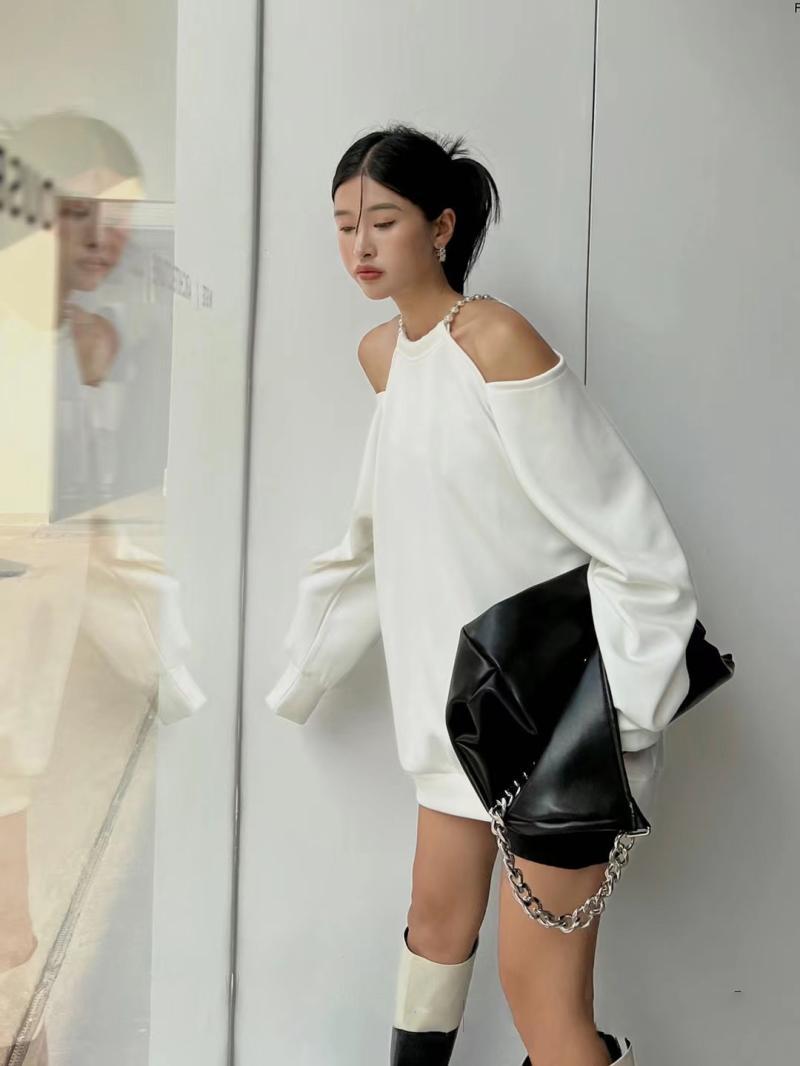 胖mm特大码300斤珍珠链条露肩长袖卫衣女春夏中长款宽松休闲上衣 - 图1