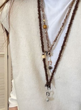 轻奢潮流新中式木头木马吊坠时尚百搭木雕摇摇木马吊坠马年项链铜