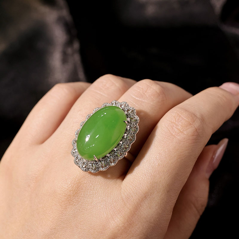 Fashionable Hetian jade gold and jade necklace for wife