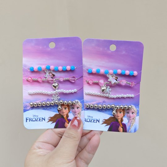 Набор детских браслетов «Холодное сердце» из пяти предметов в оригинальной упаковке.