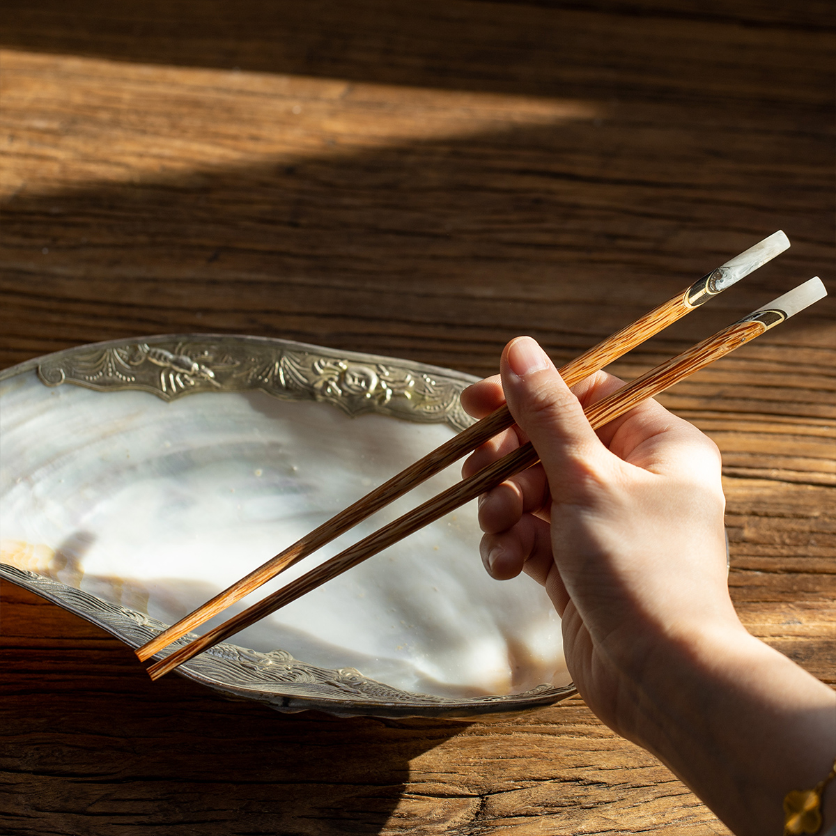 进口天然贝壳实木筷子椰子木防滑木筷手工家用耐高温母贝圆头筷子 - 图0