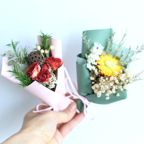 真花车载迷你满天星小花束mini干花玫瑰永生花礼物diy伴手礼装饰 - 图1