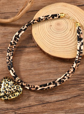 European fashion necklace women豹纹皮绳桃心项链百搭锁骨链
