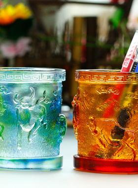 水晶琉璃牛转乾坤勇敢牛牛笔筒