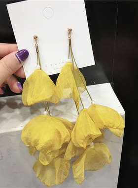 姜黄色绢花瓣显脸瘦的女长款耳饰