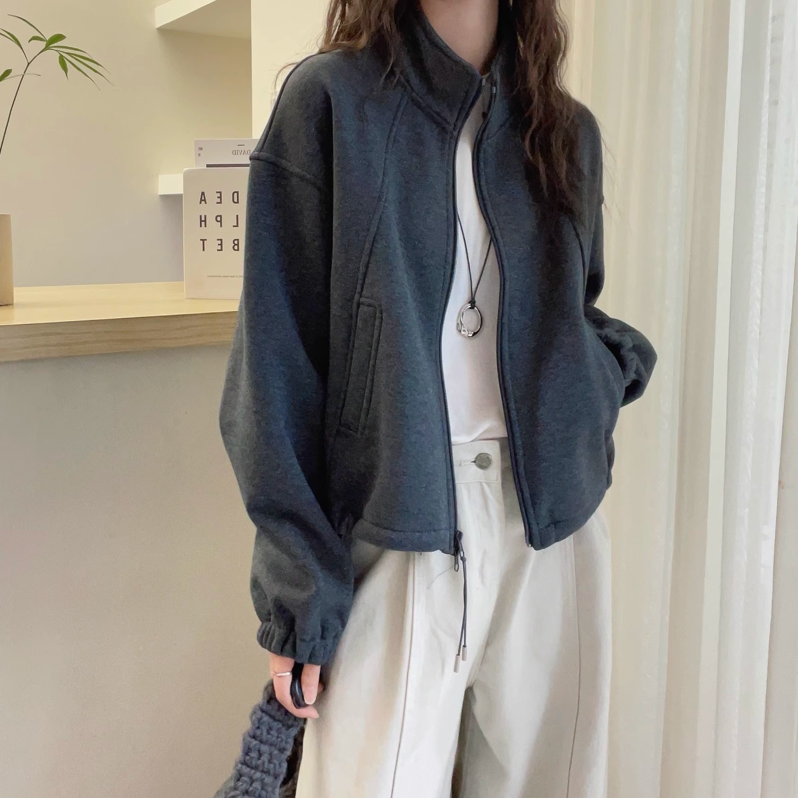 欧洲站2025秋冬新款韩版时尚立领飘带拉链设计短款加绒卫衣外套潮 - 图0