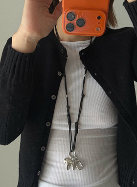 银色立体趣味小马可拆卸吊坠搭配黑色仿皮绳长款项链冷淡风毛衣链