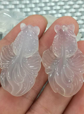 玛瑙吊坠白色玉髓项链条纹细腻