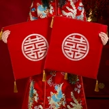 Свадебная на коленях на коленях, чтобы изменить подушку чая, красный китайский мотыга, поклоняться небесам и земле, пара свадебных невест