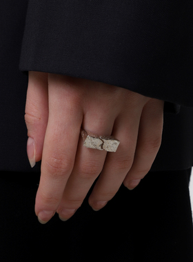 OUTSIDERINSIDE 条状石块纹理分裂戒指 925银抛光/烧白