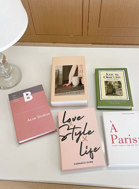 粉色少女心杂志风英文假书仿真书