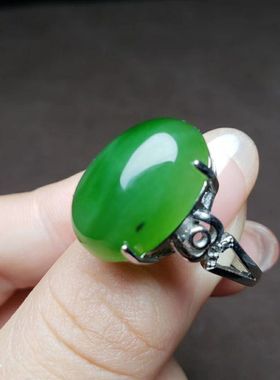 菠菜绿戒指碧玉鹅蛋形和田玉可调