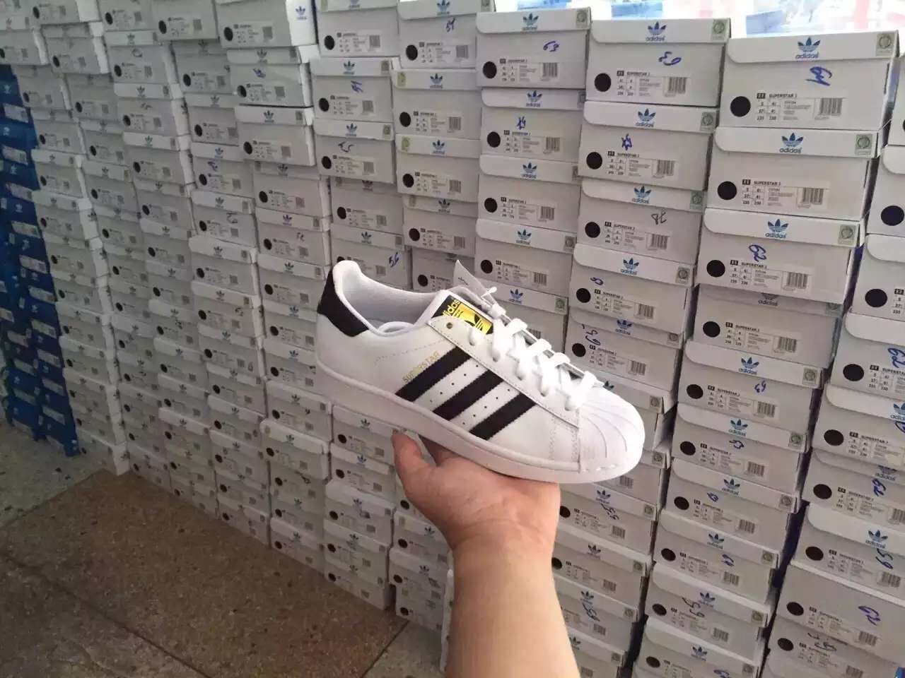 adidas阿迪达斯三叶草superstar黑白金标 c77124 c77154经典款-图2