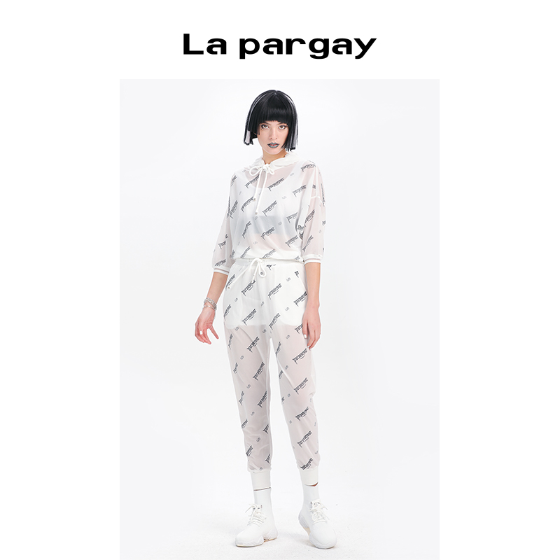 Lapargay纳帕佳2023新款女装黑白色上衣个性时尚薄款印花连帽卫衣