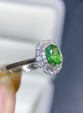 天然沙弗莱戒指颜色绿，完美的沙沙，非主石4*6mm925纯银精工镶嵌