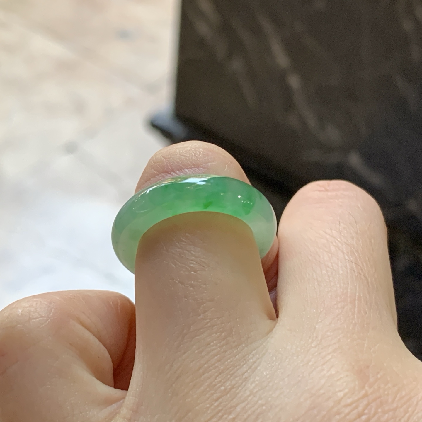 翡翠冰绿指环戒指 料子冰透 荧光十足 价7500 - 图2