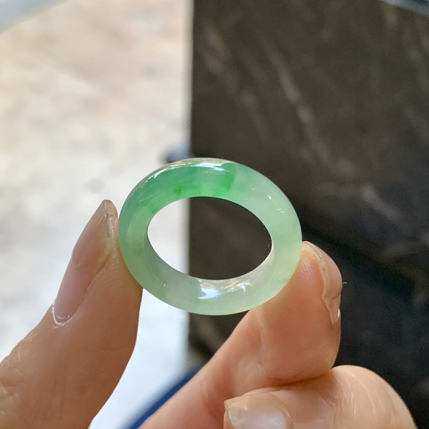 翡翠冰绿指环戒指 料子冰透 荧光十足 价7500 - 图0