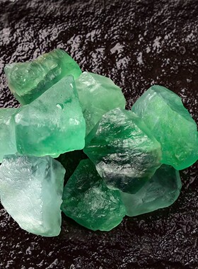 天然绿萤石碎石摆件水晶原石打磨