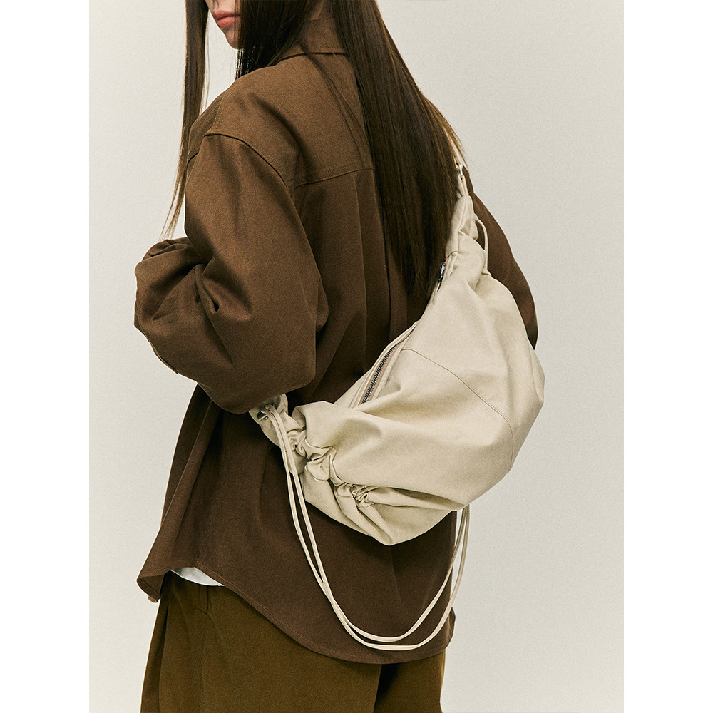 LR MADE 24AW 抽绳抽褶形态 多背法 PU皮通勤托特斜挎单肩饺子包,淘宝优惠券,粉丝福利购,淘宝优惠卷