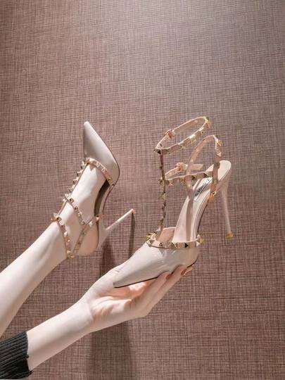 Internet celebrity thin heel rivet high heels pointed toe