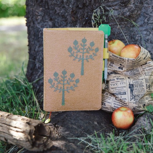 日本HOBONICHI 2019春限手帐HOBO 记事本A5字母表天空苹果树现货 - 图2