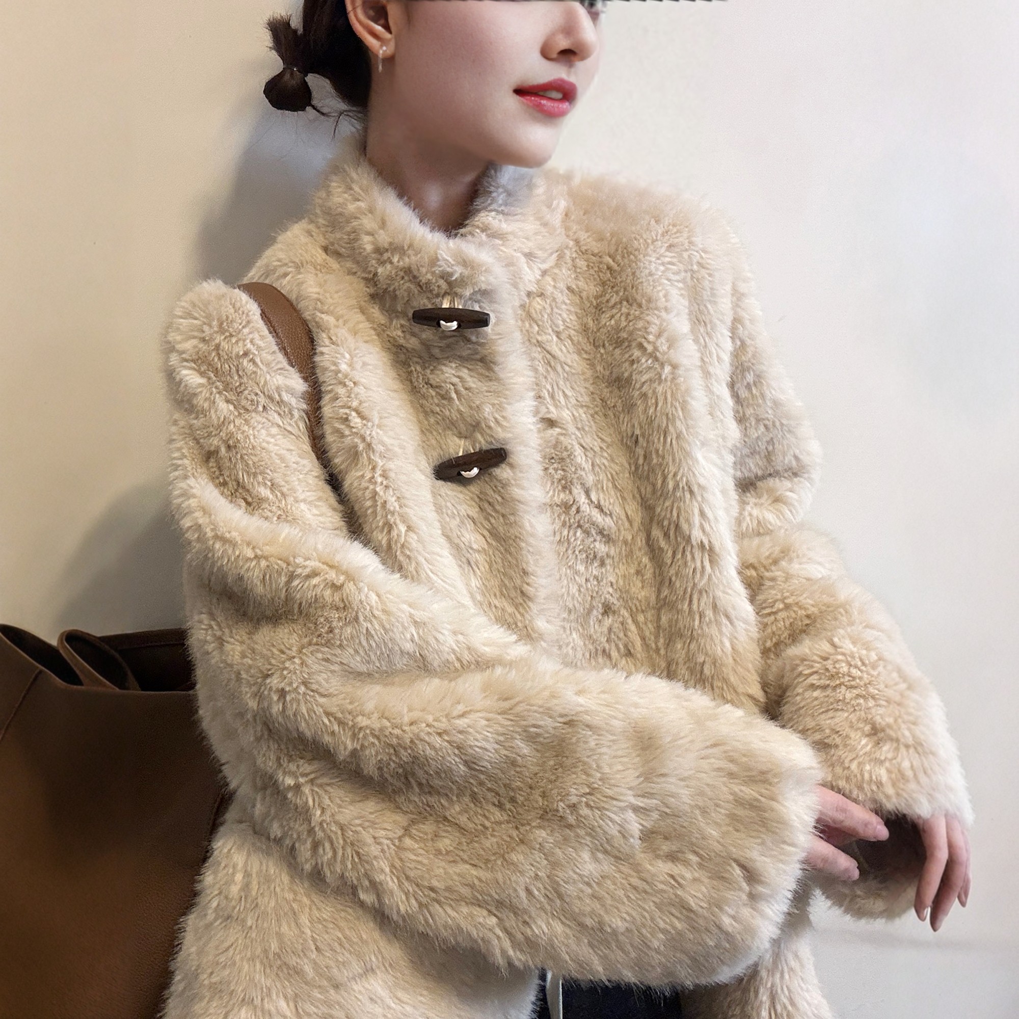 牛角扣皮毛一体皮草大衣女欧洲站2025冬装新款欧货女装时尚外套潮,淘宝优惠券,粉丝福利购,淘宝优惠卷