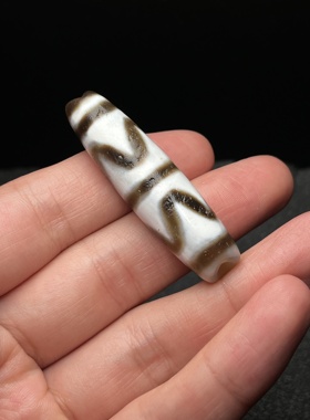 精品高油高润双虎牙天珠咬色清晰风化自然皮壳漂亮臻藏玛瑙天珠