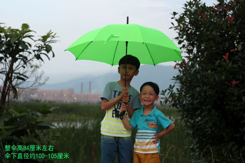 Флуоресцентные зеленые вечеринки, темный зонт длинный стержень зонтик личности сцены фотографии ночной клуб атмосфера