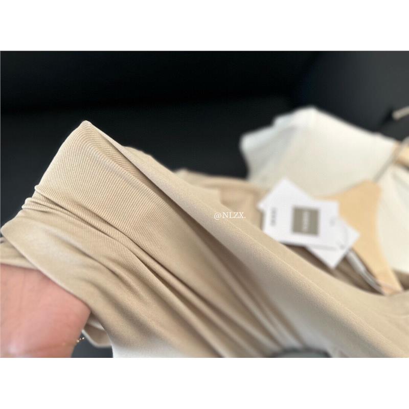 来 福利 喜欢正肩T的姐妹入起了！！显瘦纯色基础款 圆领修身短袖