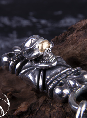 高山隆骷髅腰带扣挂饰