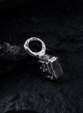 高山隆万字牌吊坠纯银