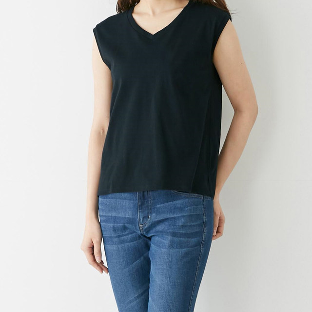 Mid-length loose V-neck t-shirt top with pure cotton inner layer