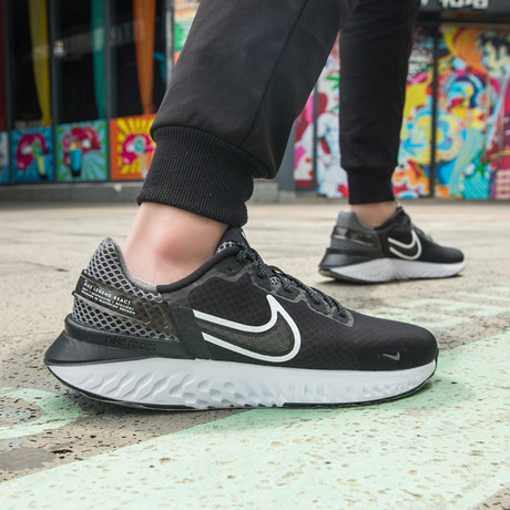 nike nike men's shoes LEGEND REACT 3 