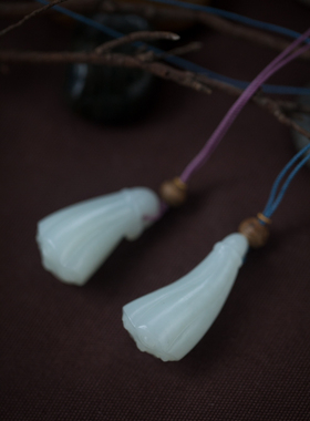 《宝莲》和田玉雕刻莲花挂坠项链