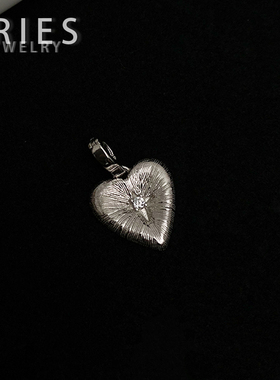 s925纯银复古浮雕拉丝爱心吊坠