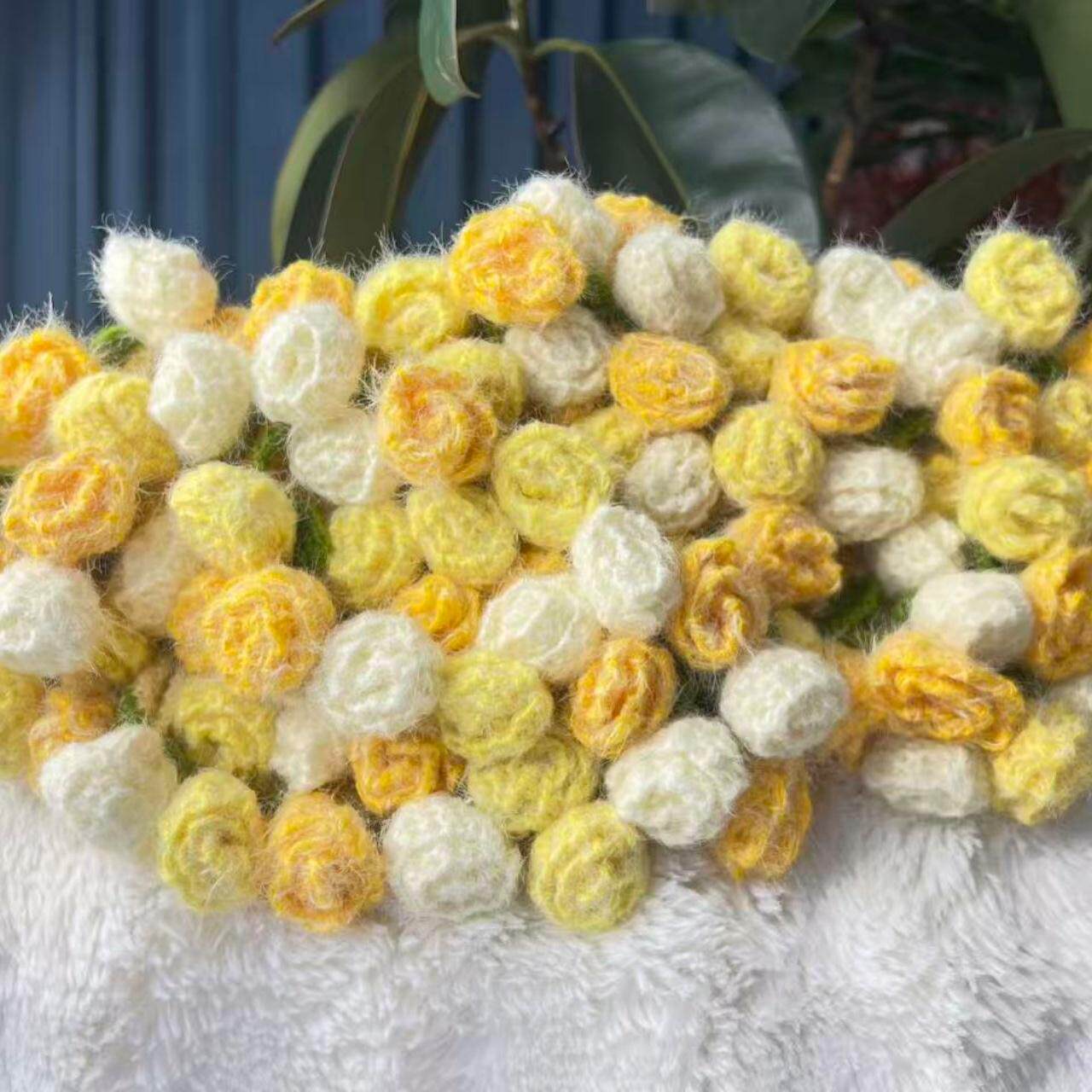 成品玫瑰花朵束渐变三色黄送女友闺蜜生日情人节伴手礼毛线毯子