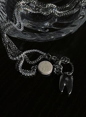 NOTTU小众设计感牙齿吊坠项链