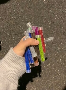 说好一起吹手掌烟花啦~