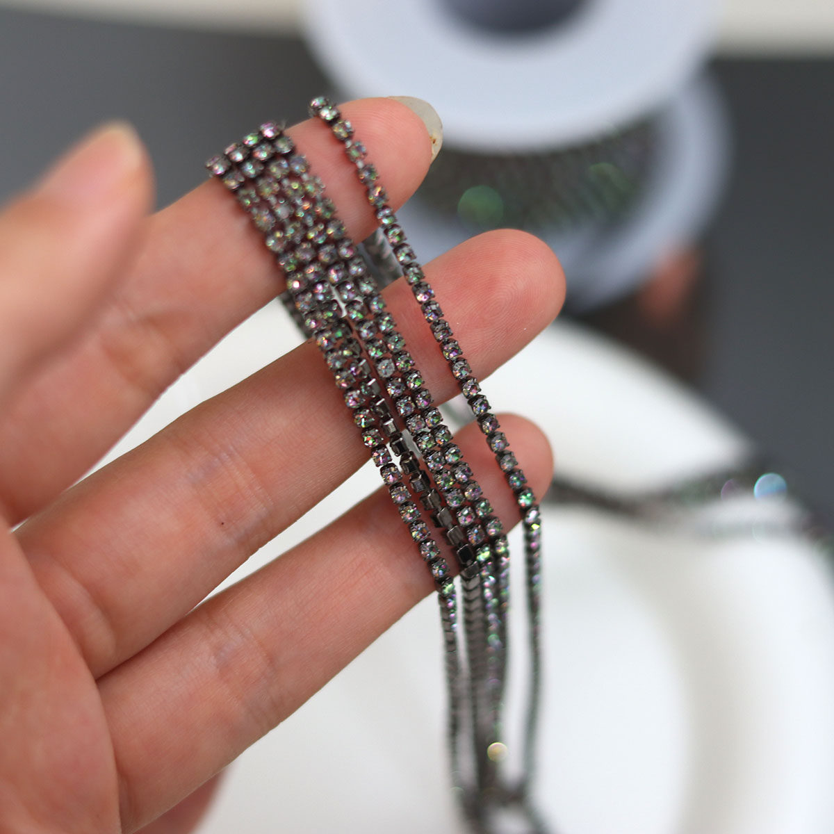 2mm单排五彩黑底玻璃水钻链条DIY饰品配件衣服领口鞋子装饰配件,淘宝优惠券,粉丝福利购,淘宝优惠卷