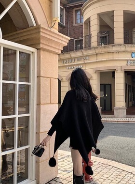 毛球披肩斗篷外套女高级感宽松披风2026新款女黑色披肩女外搭秋冬
