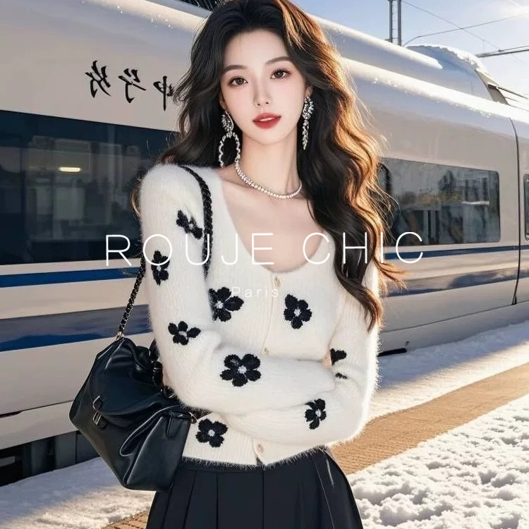 ROUJE CHIC法式白色U领花朵印花针织衫女早春设计感小众锁骨毛衣,淘宝优惠券,粉丝福利购,淘宝优惠卷