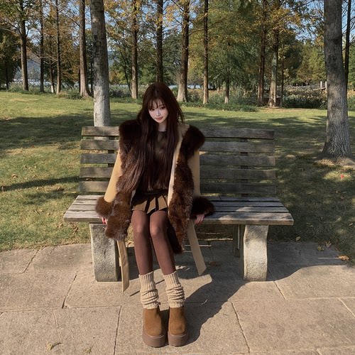 LIN BOUTIQUE  艺术肌理感高质感微绒感毛呢外套+蛋白皮半裙套装 - 图2