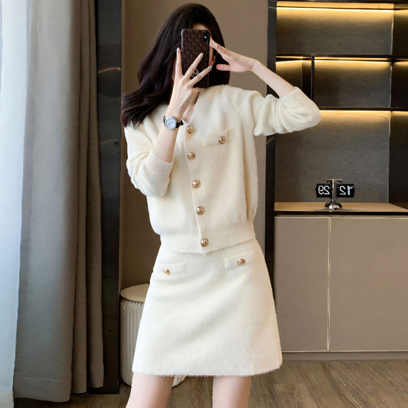 迪奥名媛小香风裙套装女2024秋冬新款名媛小个子水貂绒针织两件套,淘宝优惠券,粉丝福利购,淘宝优惠卷