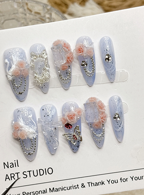 蓝色天鹅纯手工穿戴甲显白高级感
