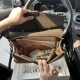 JULIACOURIER frosted handbag ສີ່ຫຼ່ຽມມົນຂະຫນາດນ້ອຍສ່ວນຫຼຸດ