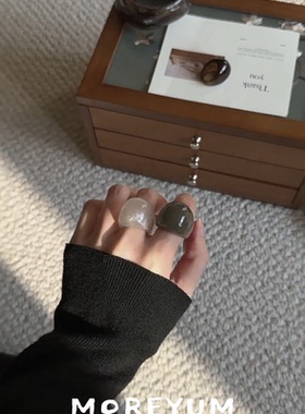 四月的格蕾丝独家小众设计树脂轻奢高级感2025新款爆款食指复古