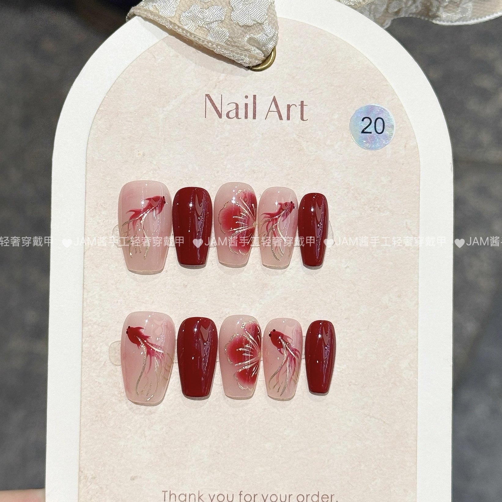 鲤韵生花 新款纯手工穿戴甲短款新年美甲手绘锦鲤小花美甲高级感,淘宝优惠券,粉丝福利购,淘宝优惠卷